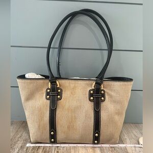 Women’s Dooney & Bourke handbag